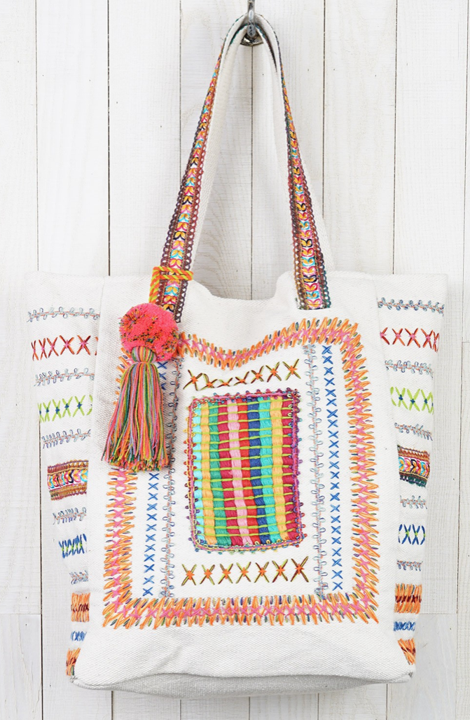 Chic Tote Bags For The Beach & Beyond