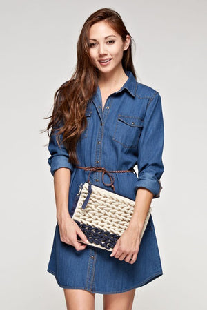 Contrast Heavy Yarned Knitted Clutch with zipper pull.