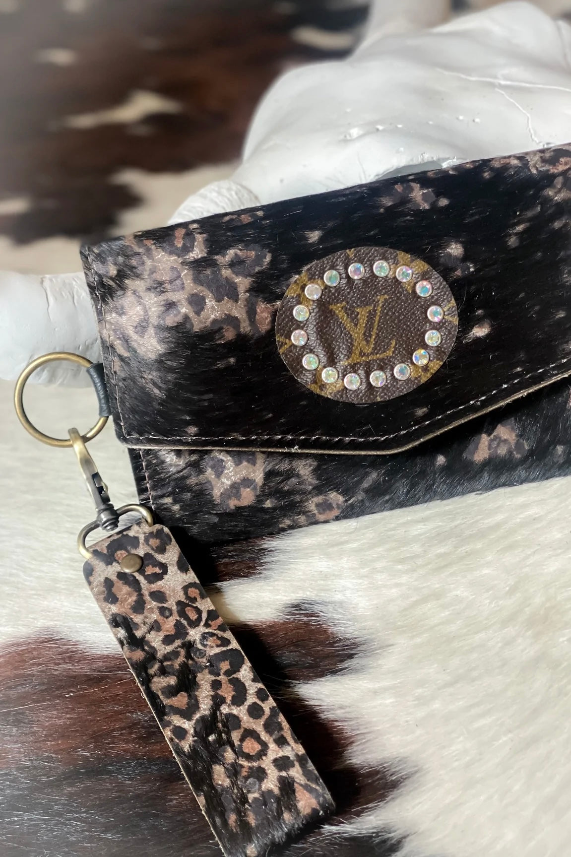 Keep It Gypsy Jordan Black Distressed Leopard Wristlet  display picture 3